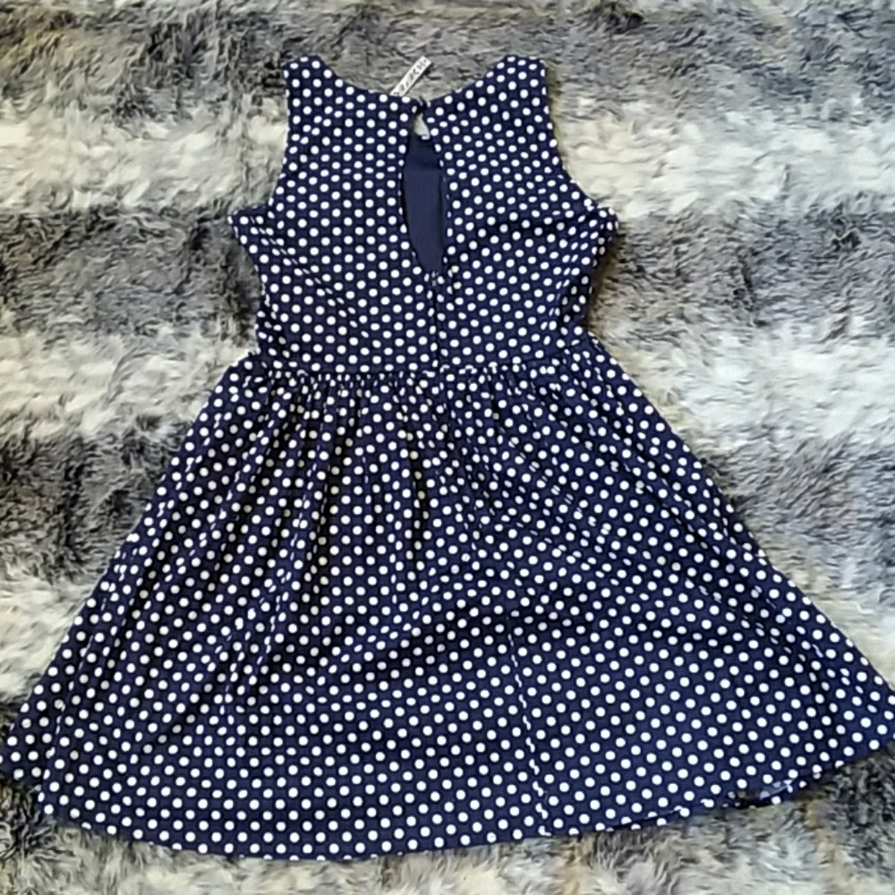 Dress - Picture 4 of 7
